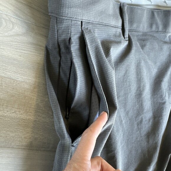 Tommy Bahama Mens 38 Gray Golf Performance Chino Shorts Textured Nylon Spandex - Picture 8 of 10